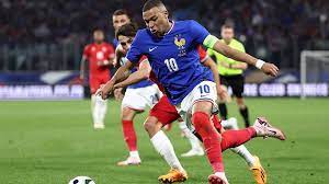 皇马头号药罐子又倒下！拉伤大腿+2年出场率仅32% 10个后卫伤6个